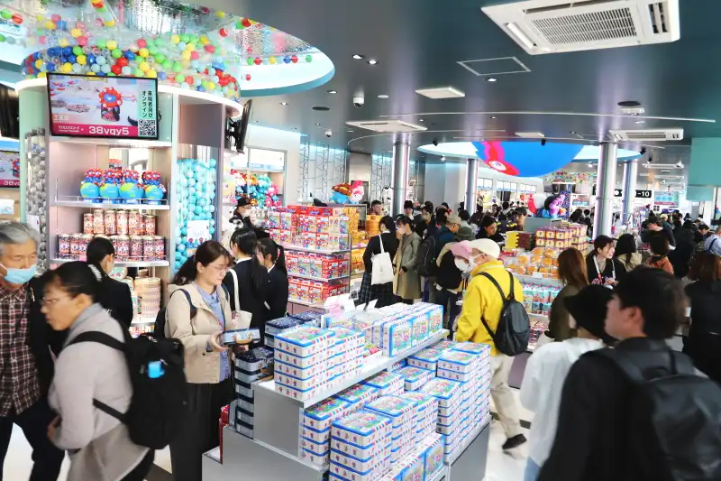 オフィシャルストアでは、ミャクミャクのグッズなどを販売