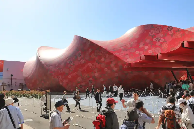西陣織の外観が特徴になっている飯田グループ×大阪公立大学共同出展館
