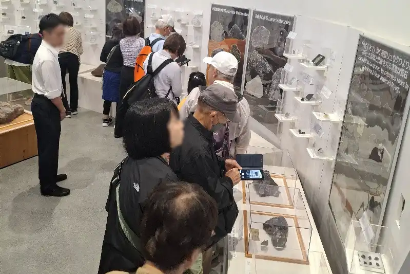 ヴィレッジで7月末まで開催され、大人気となっている隕石展