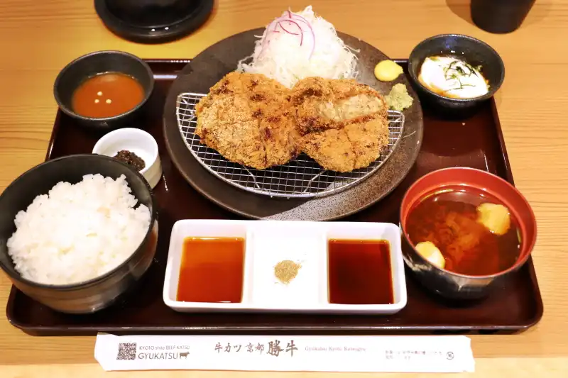 万博限定メニューだったプラントベースメンチカツ膳