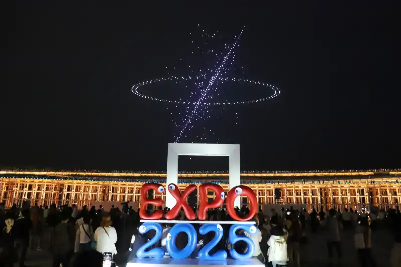ドローンショーの時間帯はEXPOモニュメントの記念写真がオススメ