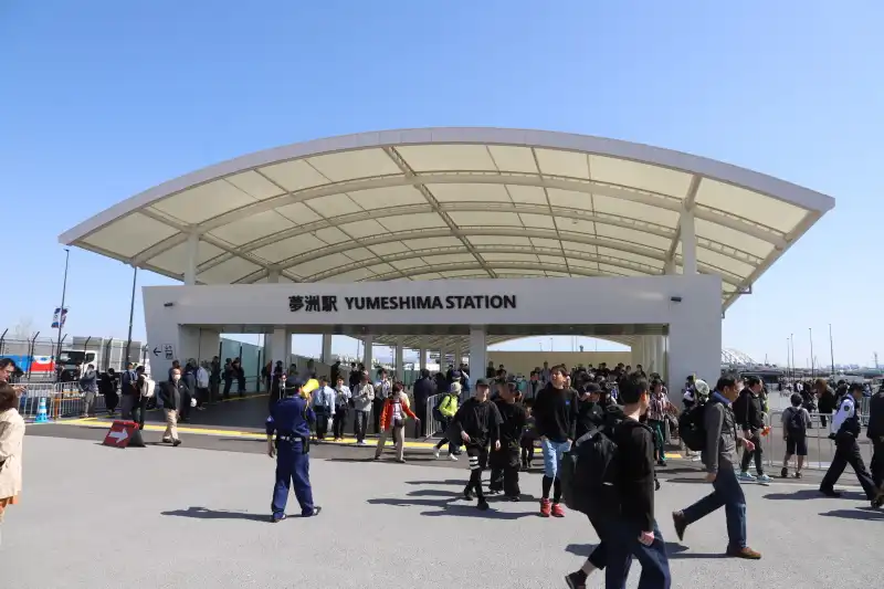 万博を訪れる6割の人が利用する夢洲駅