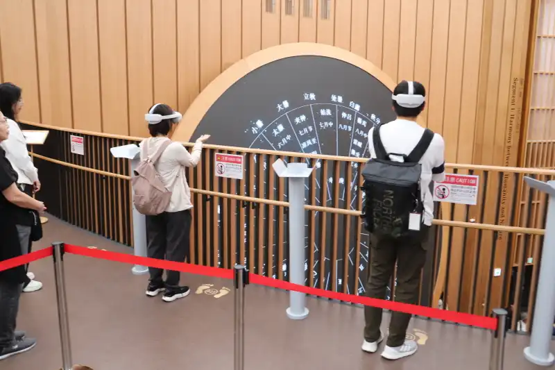 VRゴーグルを装着して中国の街を探索できる体験コーナー
