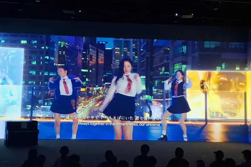 K-POPの音楽やダンスも見られ、目まぐるしく変わるストーリー展開
