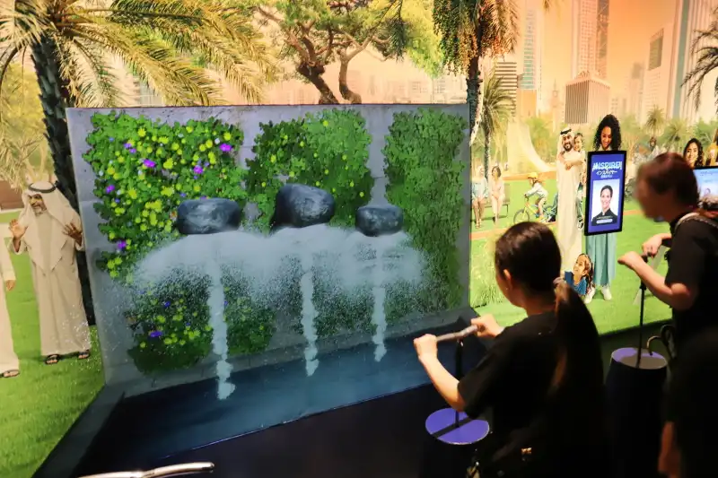 目の前のピストンを押して画面に映る石を持ち上げるコーナー