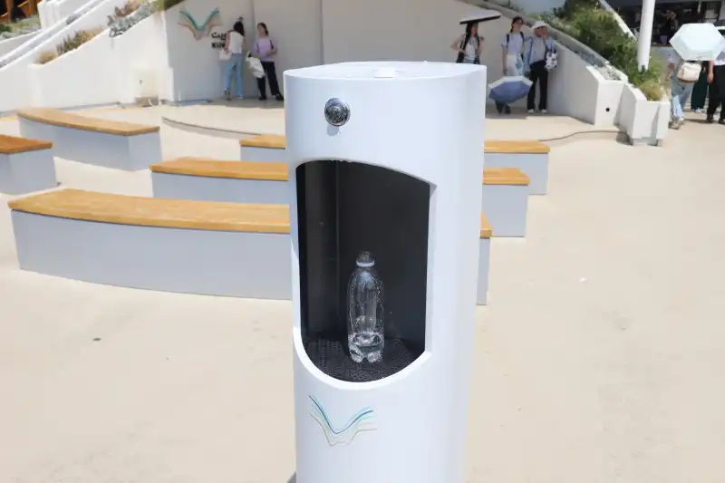 パビリオン前に設置されている給水器