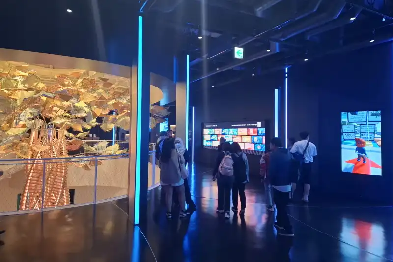 展示内容も充実し、近未来的な雰囲気にまとめられた館内