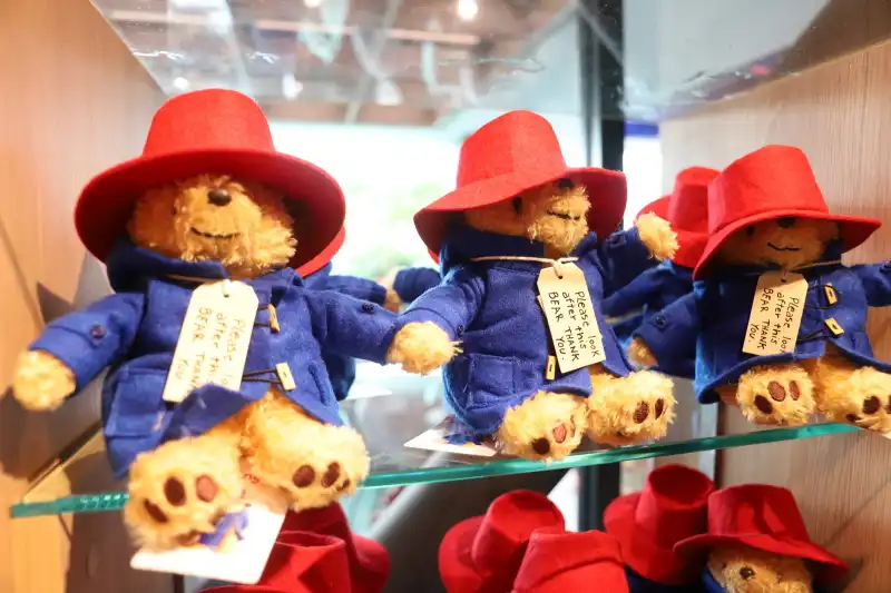 イギリスの人気キャラクター、パディントンのぬいぐるみ