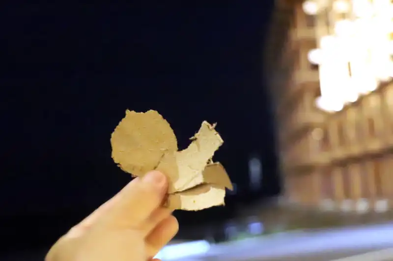 万博花火のカケラを発見