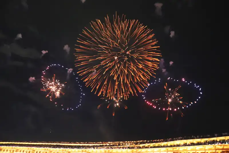 大屋根リングと万博花火