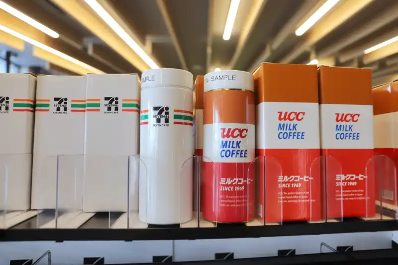 セブンカフェとUCCの2種類がある万博限定販売のマイボトル