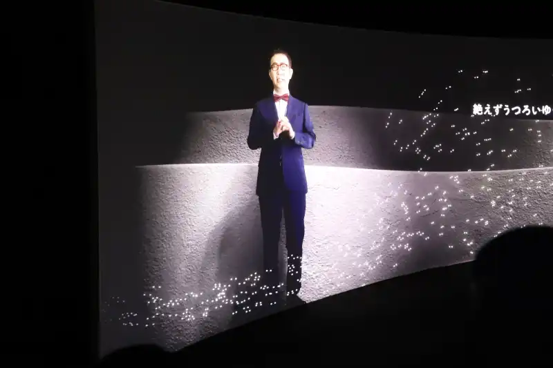 福岡伸一氏が映像で登場し、生命や進化についての動的平衡を解説