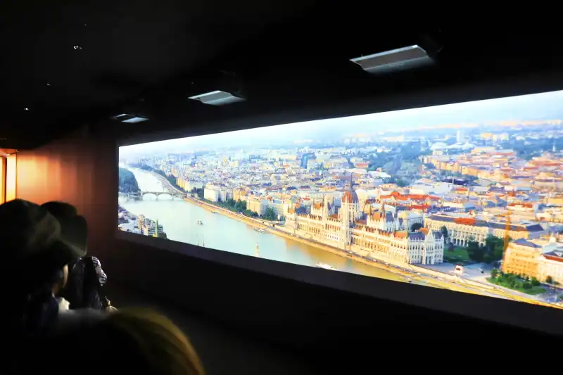 ハンガリーの街並みを始め、歴史文化を紹介する映像コーナー
