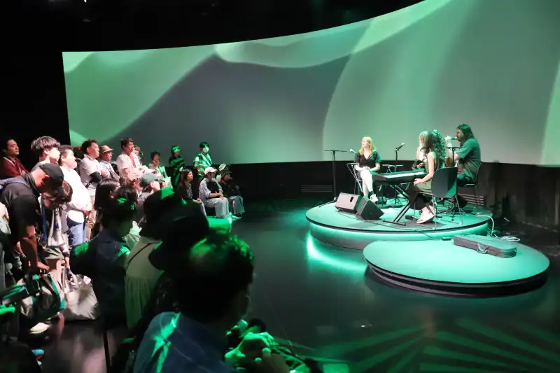 アイルランド音楽やステップダンスを披露するライブステージ