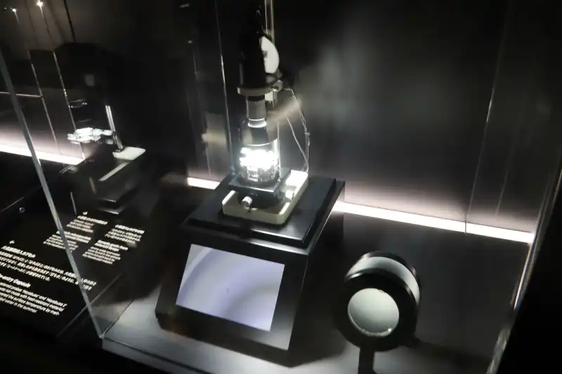 「はやぶさ」と「はやぶさ２」が持ち帰った小惑星の砂も展示