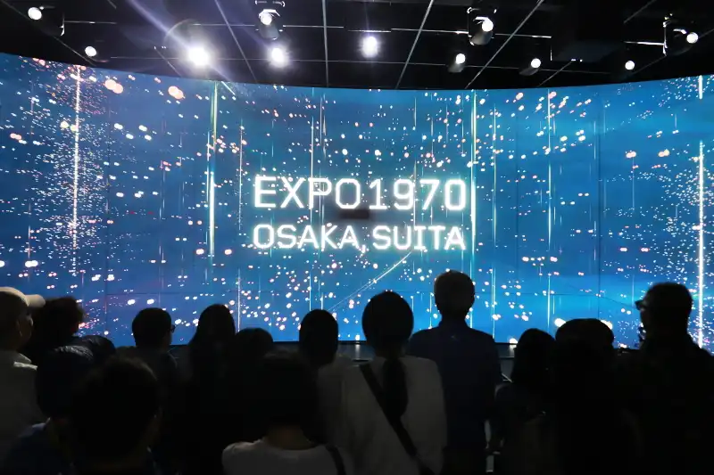 次は１９７０年開催の万博と現在開催中の万博を結ぶ体験ゾーン