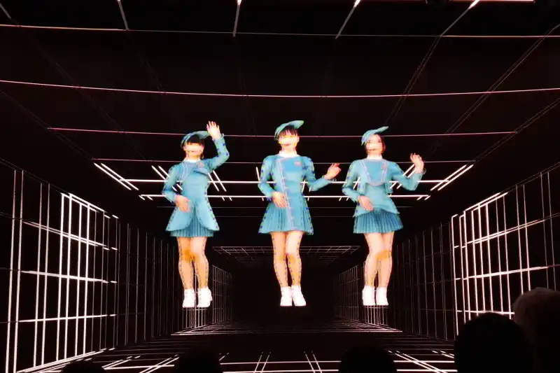 映像と音に振動も加わって臨場感のあるダンスパフォーマンス