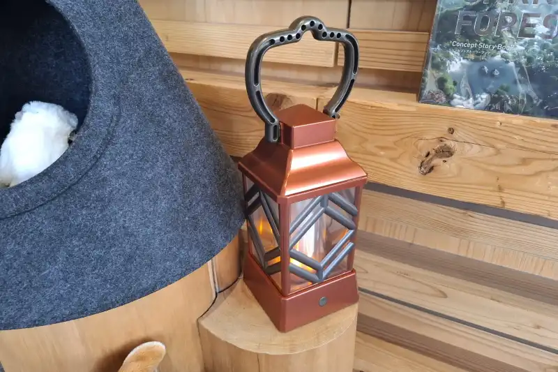 館内で使用したランタンをインテリアや照明器具として販売