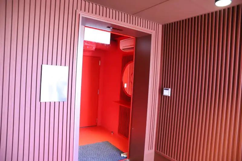 パビリオンの設備としては珍しい、1階にトイレを完備(入館不要)