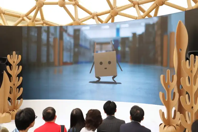 ダンボールのリサイクル工程を可愛いキャラクターが登場して解説