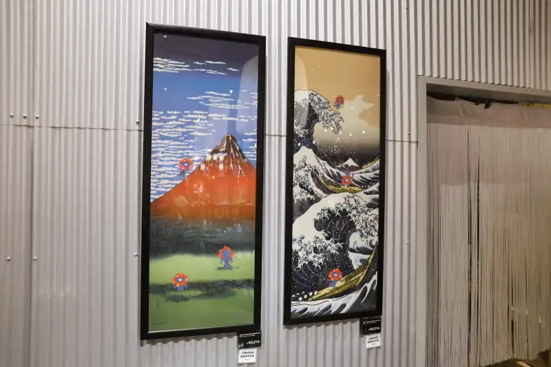 北斎の浮世絵とミャクミャクがコラボした、てぬぐい