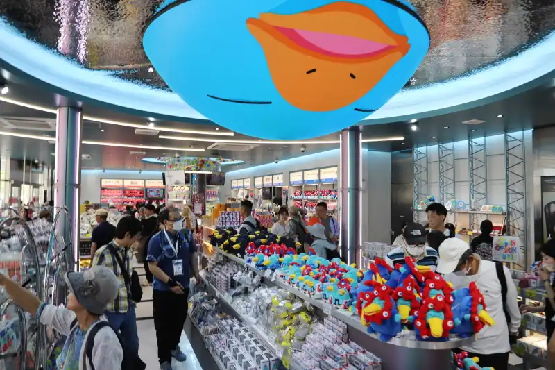カモノハシのイコちゃんが球体モニターで存在感をアピール