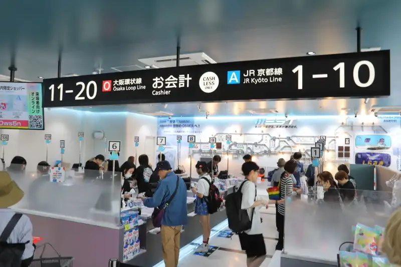 「足下三角印○○番へ」とレジ案内されるJR西日本らしいひと工夫