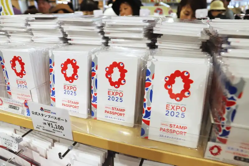 どの店舗にもたくさん置かれている公式スタンプパスポート