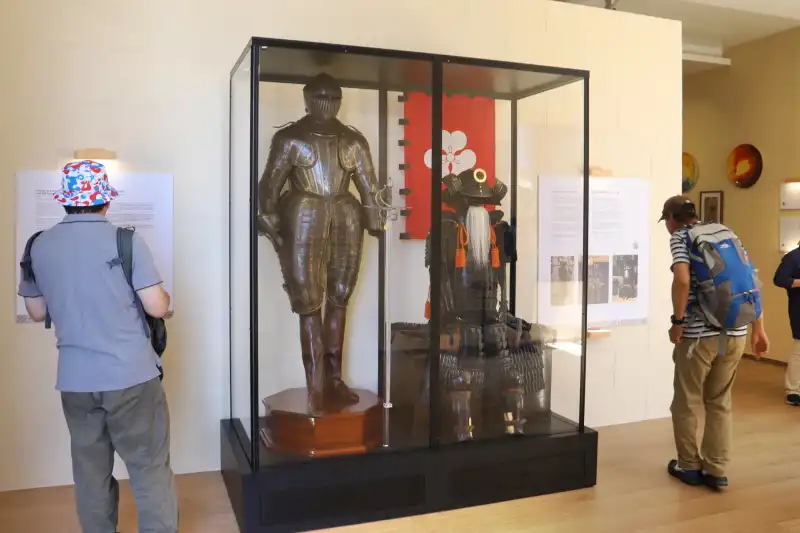 江戸時代にマルタを訪問した際に寄贈した甲冑を展示