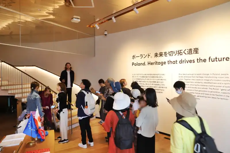 館内に入ると最初に行われる、スタッフさんからパビリオンの説明