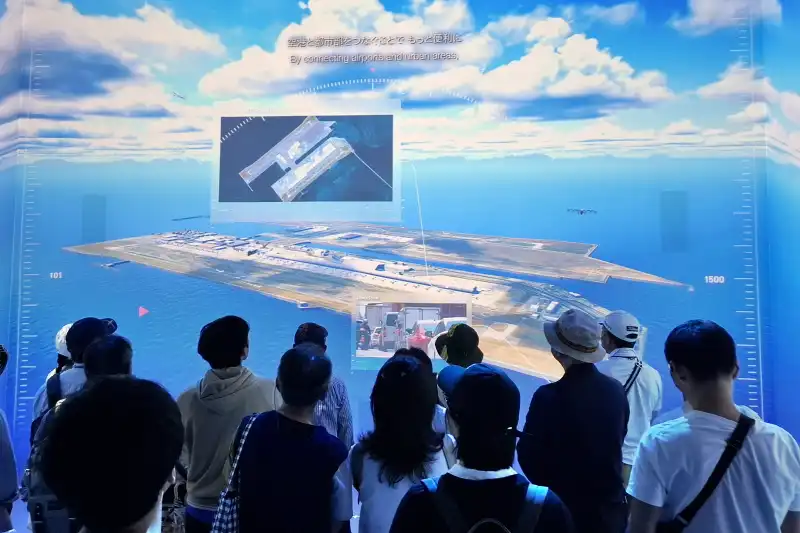 関西国際空港や大阪城などを空から眺める、10分間の体験飛行