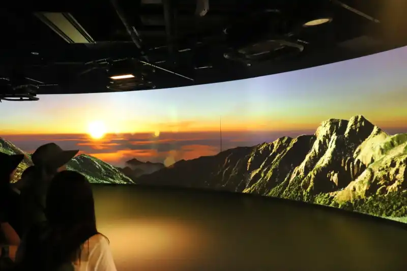 台湾の自然や伝統文化をリアルに映し出す高精細の映像シアター
