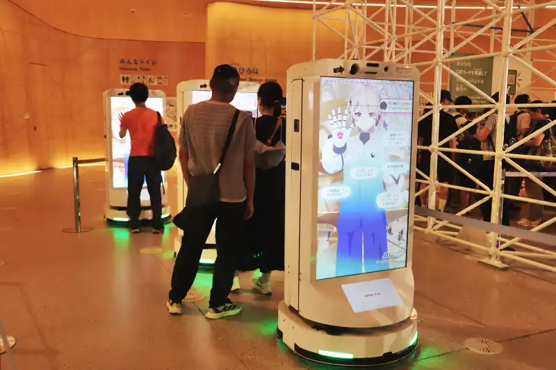 非接触で血圧や血糖値などを測定できるAIコンシェルジュロボット