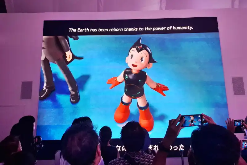 iPS心臓を移植して生まれ変わったネオアトムが登場する映像シアター