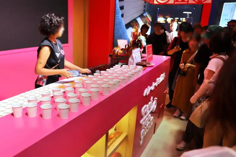 料理を行ったり、ドリンクを作り提供するライブキッチン