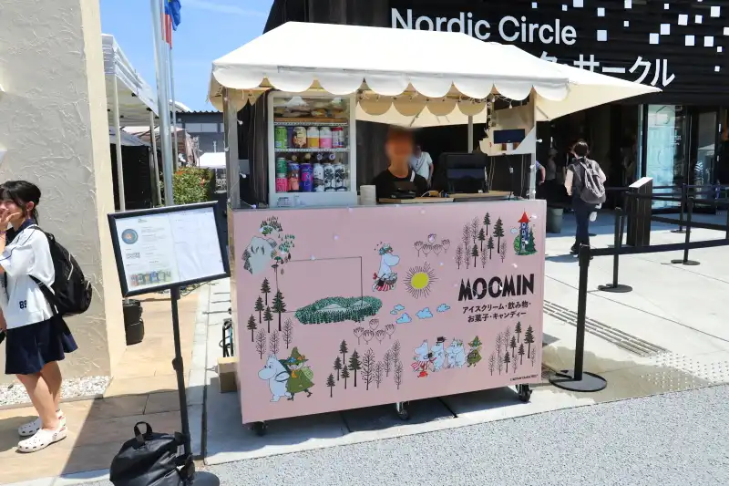 パビリオン前にあり、気軽に購入できるテイクアウトカウンター