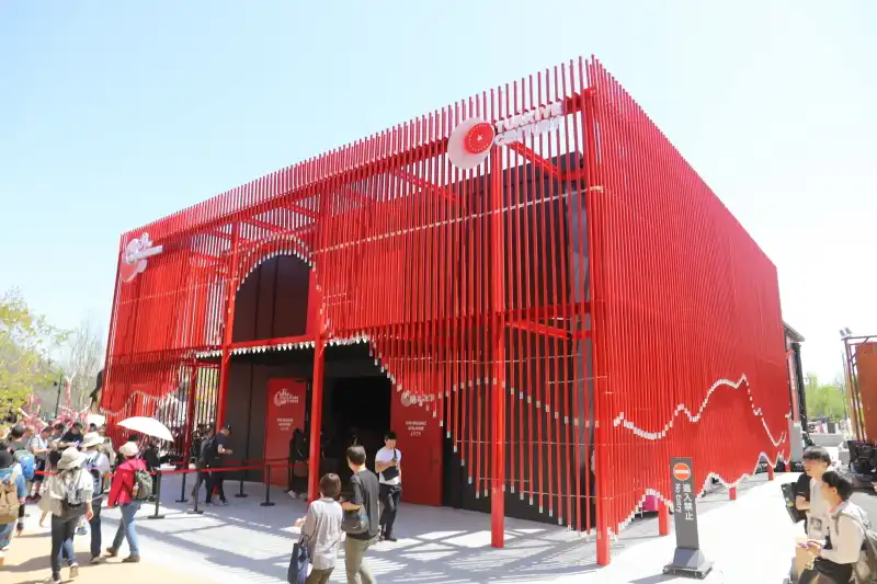 真っ赤な建物が特徴になっているトルコパビリオン