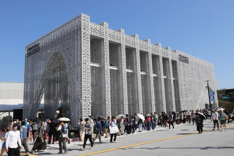 幾何学模様の外観デザインが美しいアゼルバイジャンパビリオン