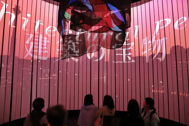 アゼルバイジャンの街並み等を紹介する映像シアター