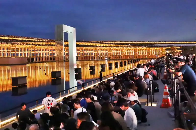 アオと夜の虹のパレードが開催されるウォータープラザ