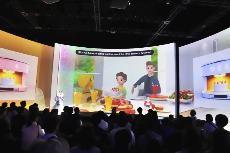 未来の街並みや生活を体験できる幅15mのミライシアター