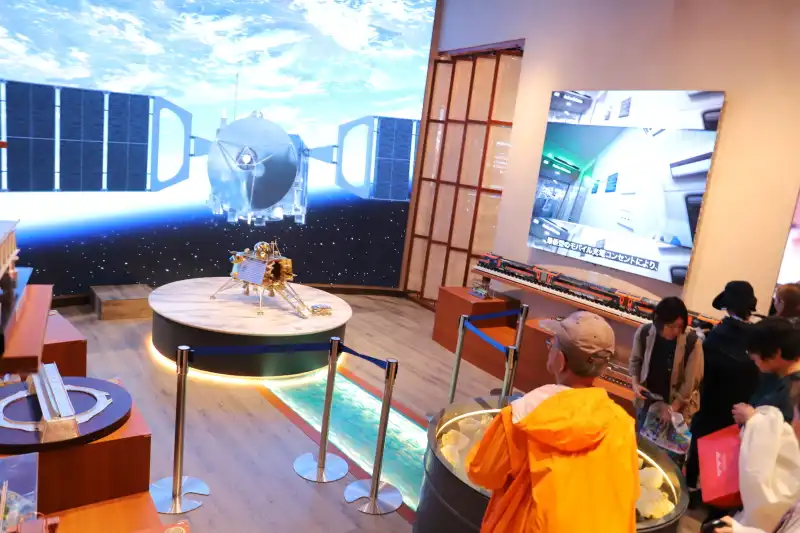 宇宙開発やインフラ事業を紹介する先端技術コーナー