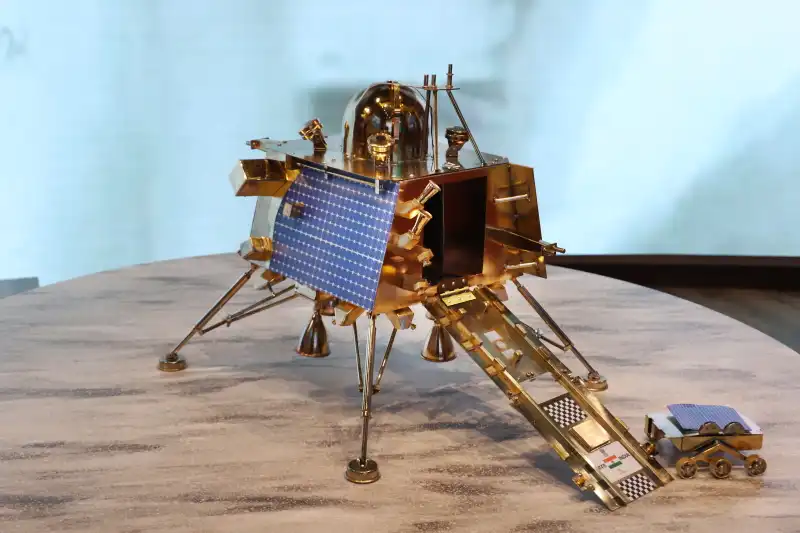 2023年に打ち上げられた月探査機チャンドラヤーン3号の模型