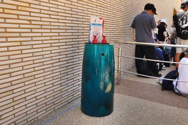 スタンプ台もサマルカンドブルーの美しい陶器