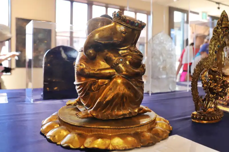 像の頭と人間の体を持つ守護神、ナンディケーシュヴァラ歓喜天