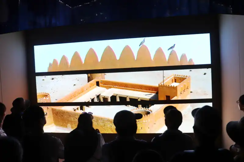 カタールの自然や歴史を映し出す映像コーナー