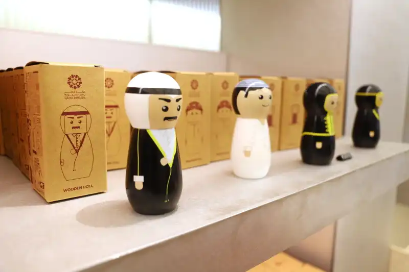 人形、コップ、扇子などオリジナルグッズが豊富