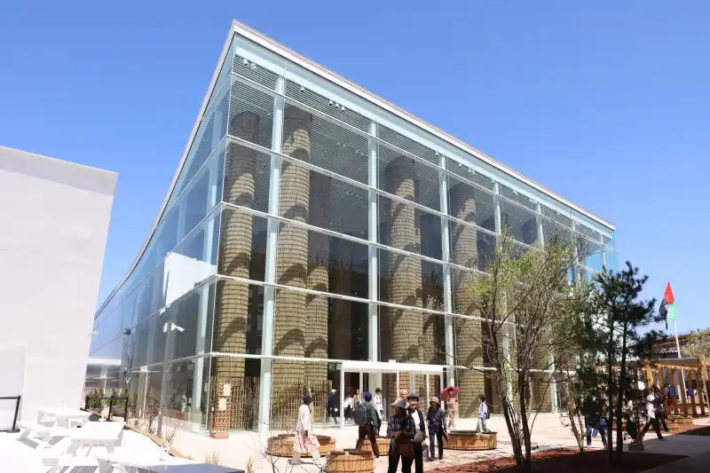 ガラス張りの建物が特徴的になっているUAEパビリオン