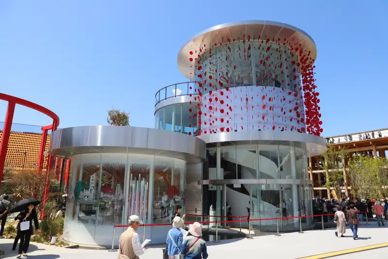 丸いデザインが特徴になっているモナコパビリオン
