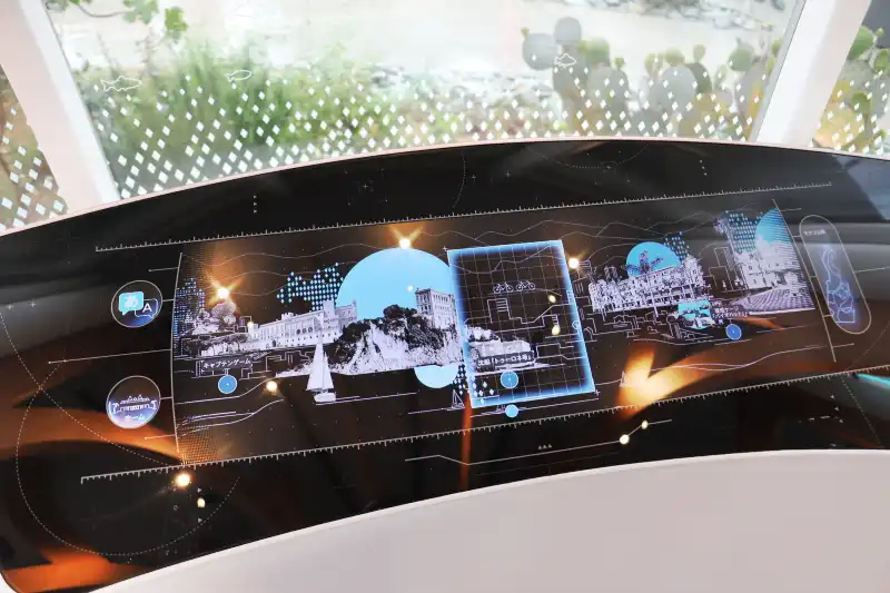 大型モニターをタッチしながら学べるモナコの歴史